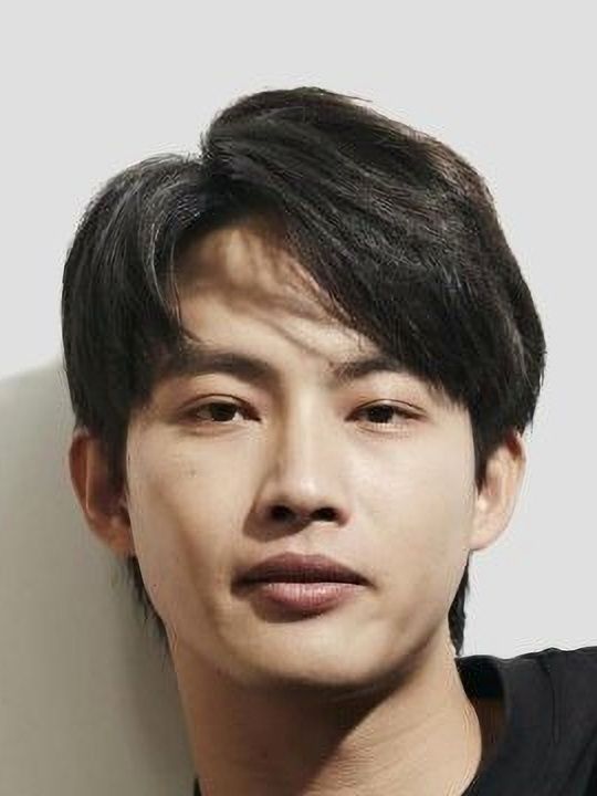 Chat with Lu Yi Feng | Male AI