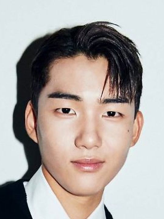 Chat with Han Geu Roo | Male AI